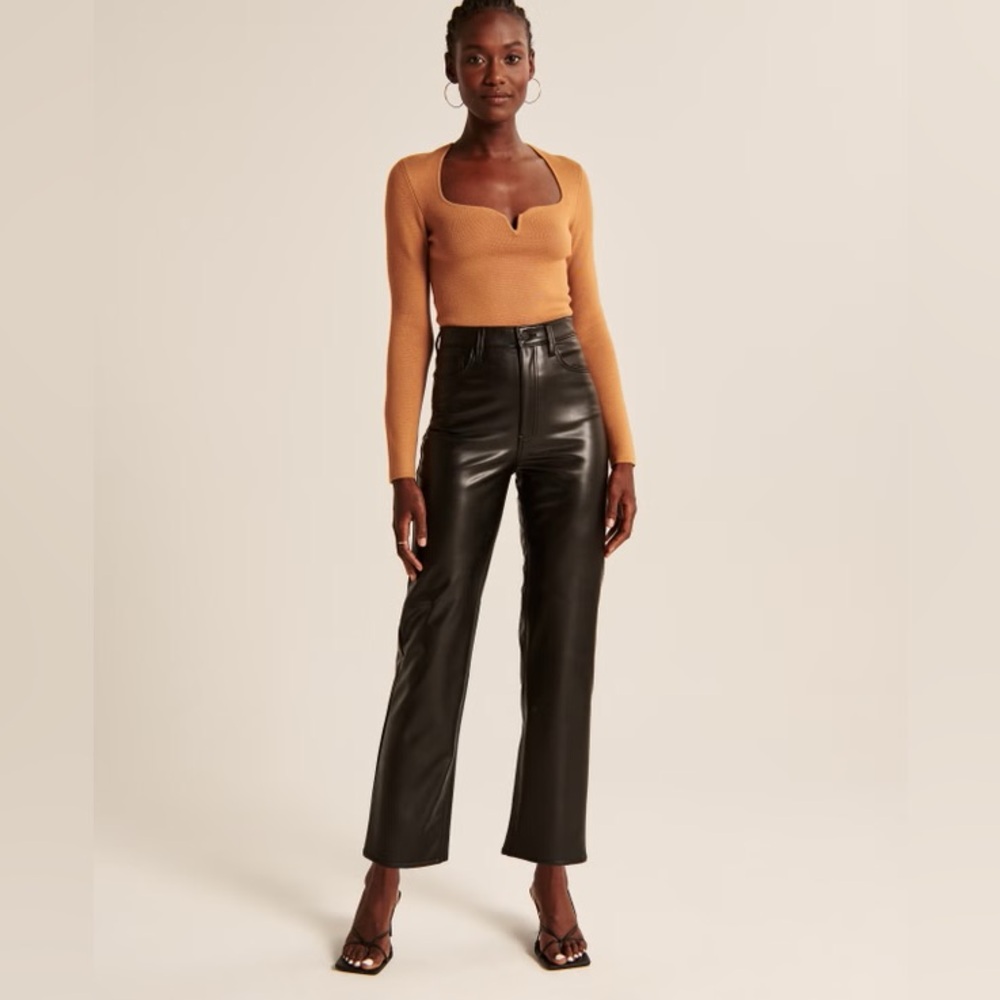 NWT Abercrombie & Fitch Ankle Straight Ultra High Rise Vegan Leather Pants 26/2s